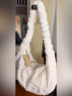 Gorgeous Nike Faux Fur Slouchy Bag (19L)!!!